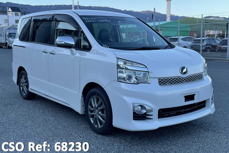 Toyota / Voxy 2013
